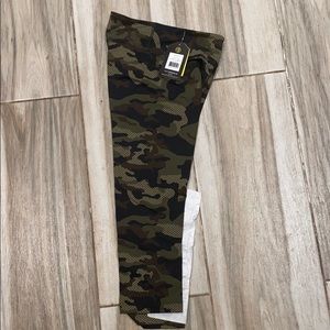 NWT Zumba Camo Capri Perfect Legging Size (S)